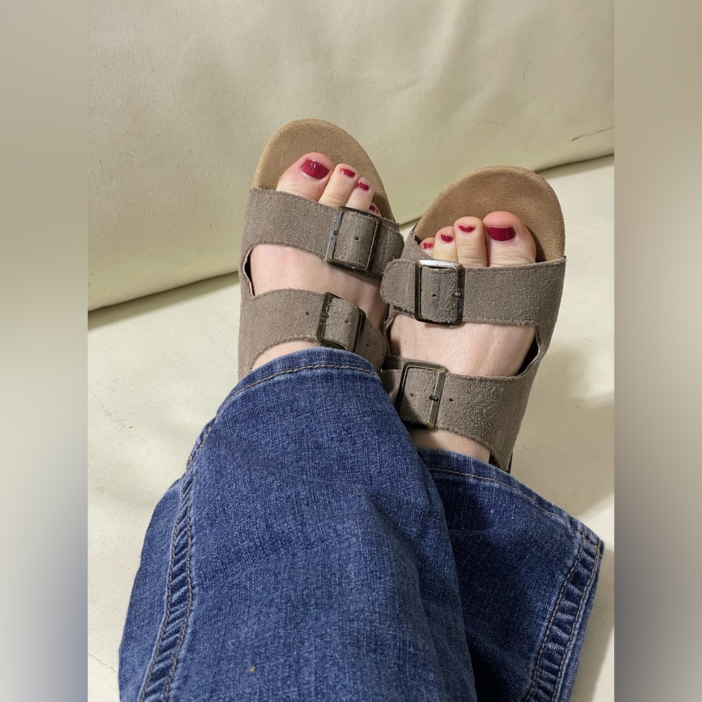 Women’s Suede Sandal size 9